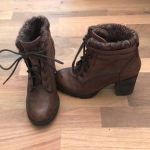 Steve Madden Judii lace up heeled Boots 6.5